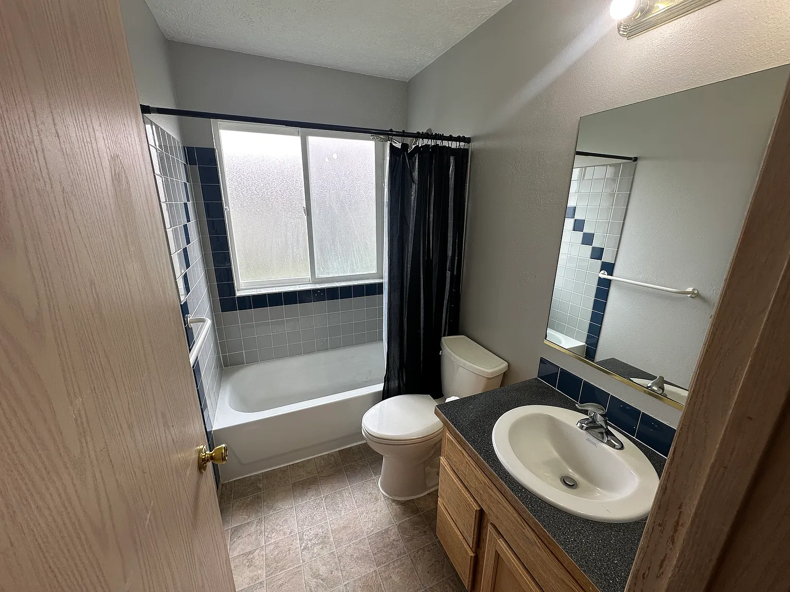 3 bed, 1800 sqft, $1,900 — Photo 2