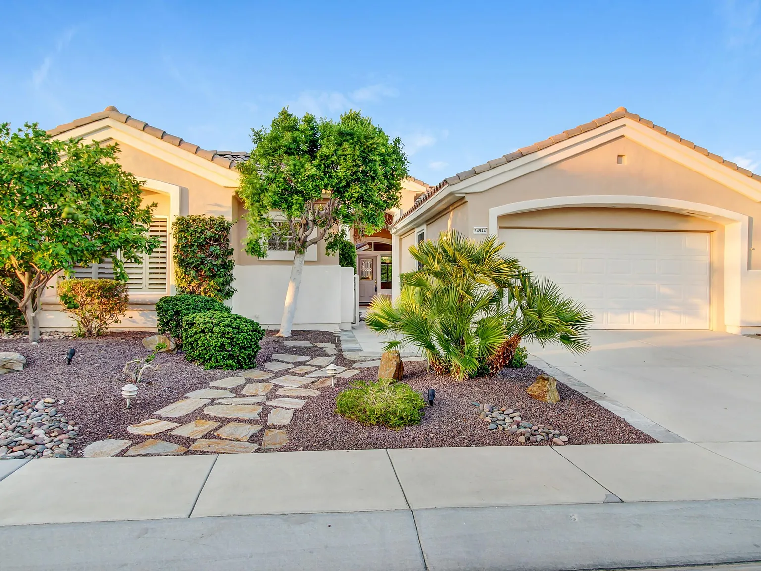 3 bed, 1909 sqft, $5,300 — Photo 1