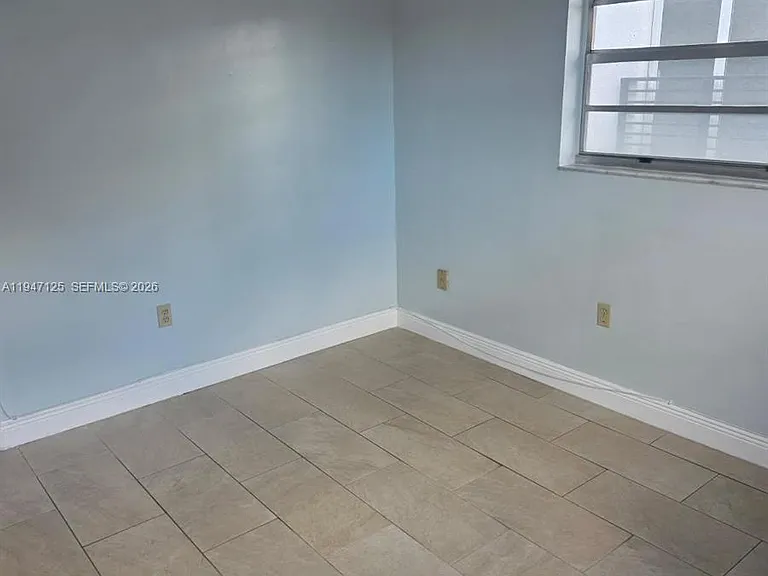 1575 NW 1st St #3 — Photo 11