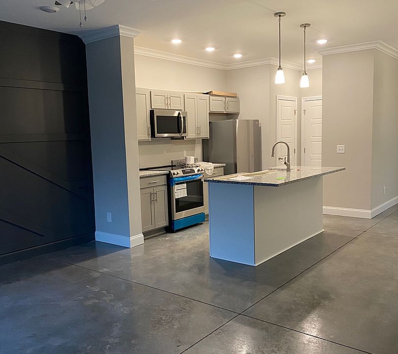 2nd image of 808 Lynes St