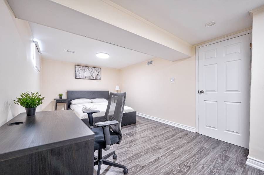 1st image of 757 Elgin St