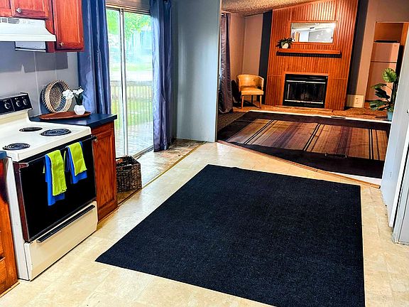 4th image of 327 Prince Ave