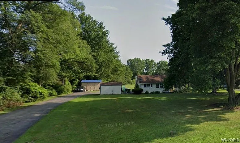6653 Tonawanda Creek Rd photo 1