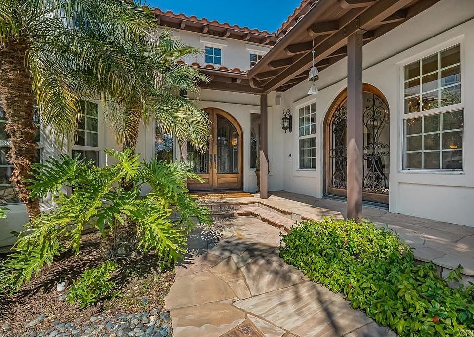1st image of 25120 Las Palmeras Dr