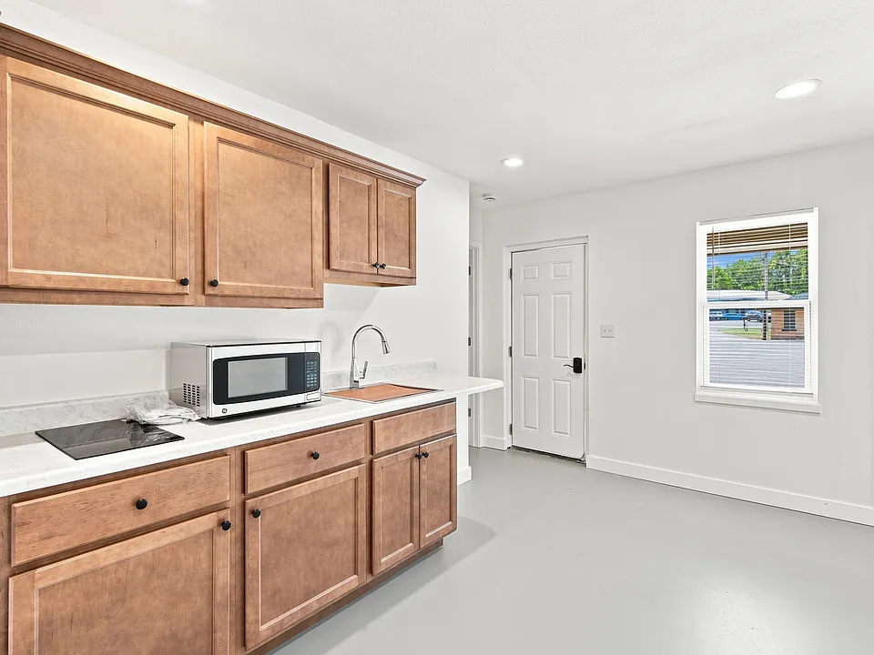 1241 W Ashley Rd #108