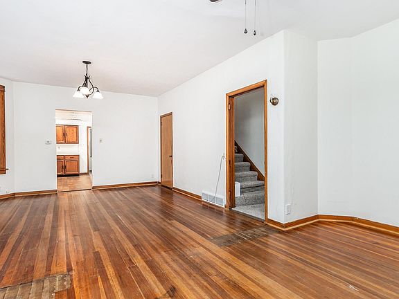 5th image of 2839 Elm St