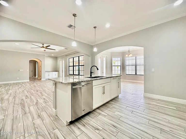 2523 Rodina Dr — Photo 10