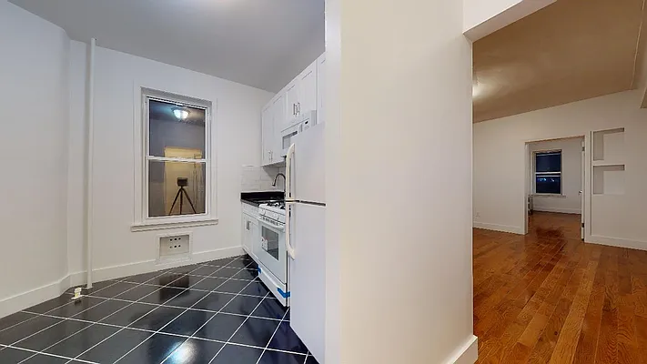 Rented by Bond New York | media 7