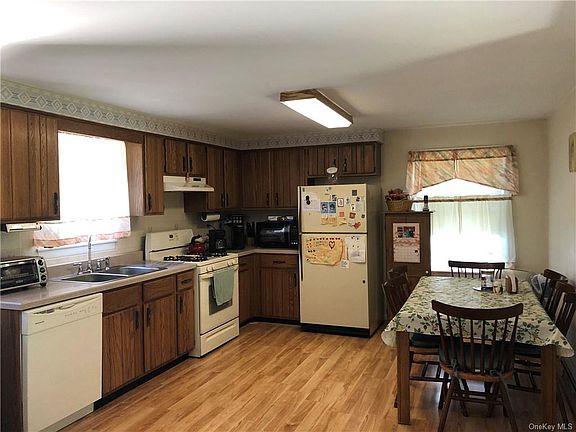 3rd image of 120 Olsen Ct