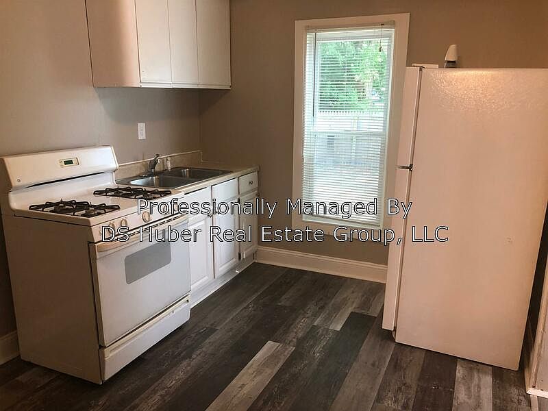 1st image of 709 W Saginaw St APT 3