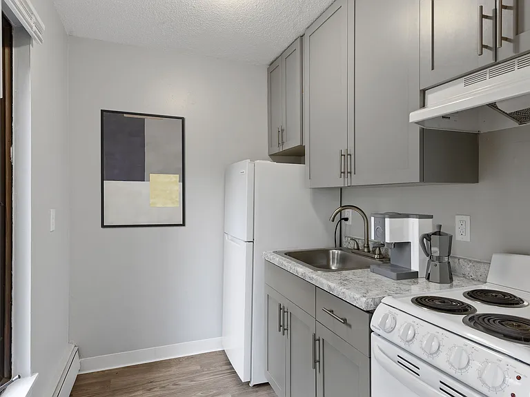 Windsor South Apartments — Photo 13