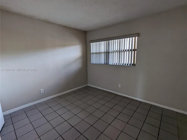 3400 Foxcroft Rd, Hollywood, FL