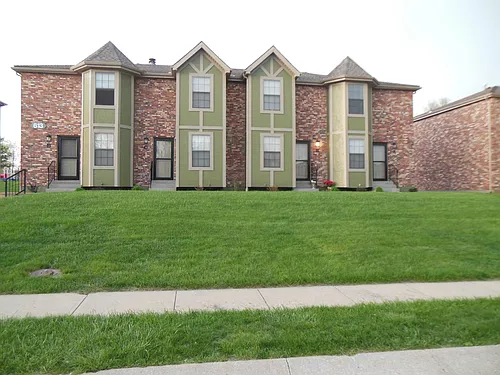 617 NE English Manor Dr #C Photo 1