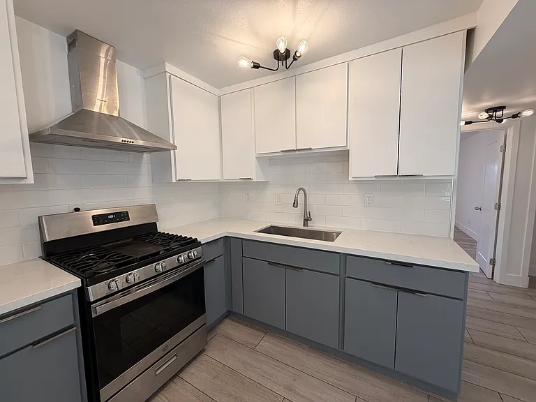 8517 Cedros Ave #5 — Photo 2