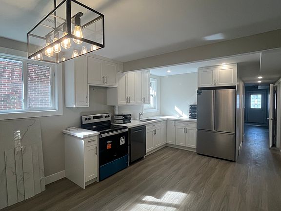 3rd image of 784 Adelaide St N #1