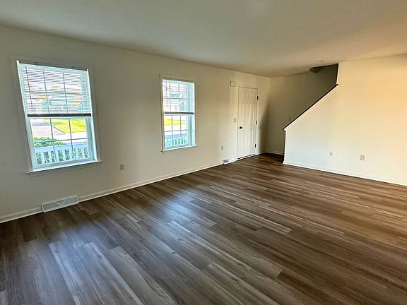 5th image of 346 Meadow View Dr