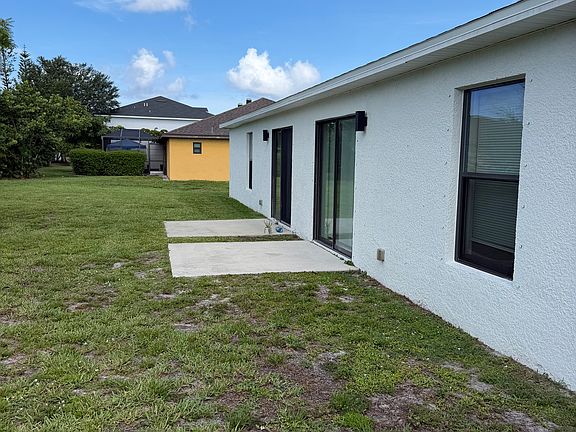 2nd image of 842 SW 39th Terrace Cpe #842