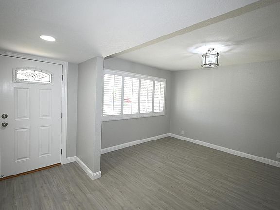 5th image of 417 Royale Park Dr