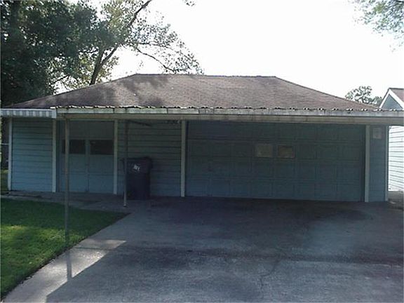 3 CAR GARAGE WITH CARPORT