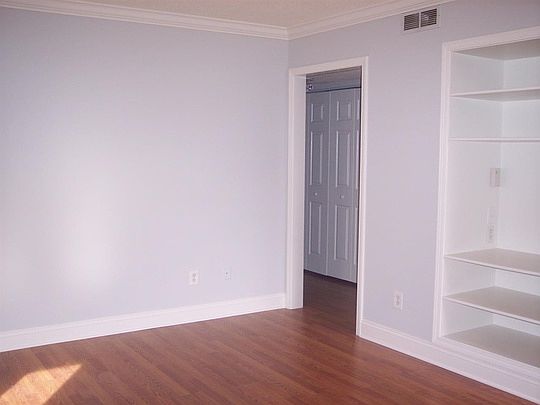 4th image of 1626 Cedarview Ct