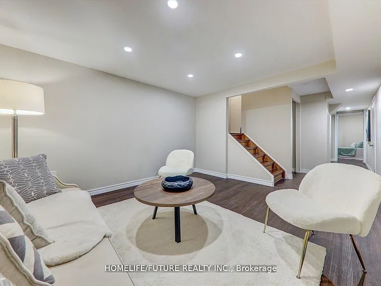 16 Barden Cres — Photo 17