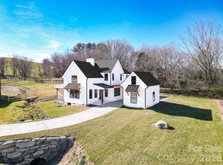 184 Mavrick Dr, Mills River, NC 28759
