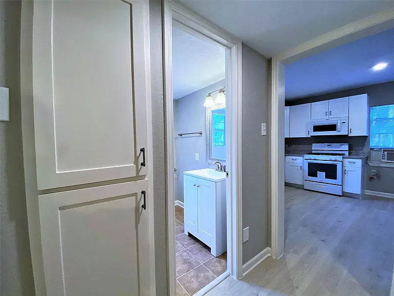 1702 Studewood St — Photo 3