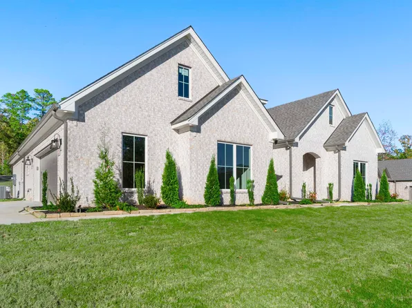 288 Middleton Place Dr, Benton, AR 72019