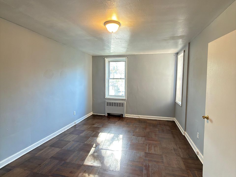 2nd image of 102 Chancellor Ave #4