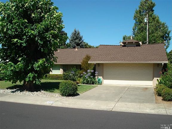 2nd image of 351 Camelia Way