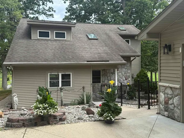 5291 Oakridge Dr, Beaverton, MI 48612