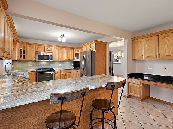 3rd image of 9645 Oak Park Ave