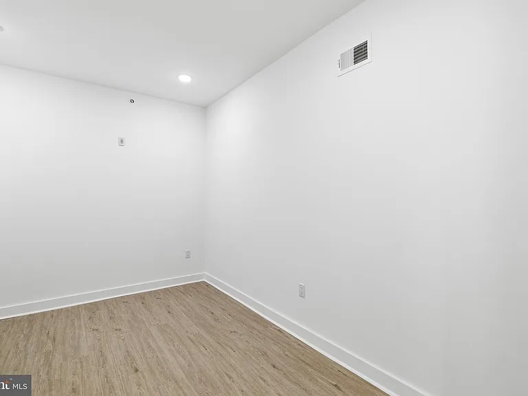 4021 Brown St #4 — Photo 11