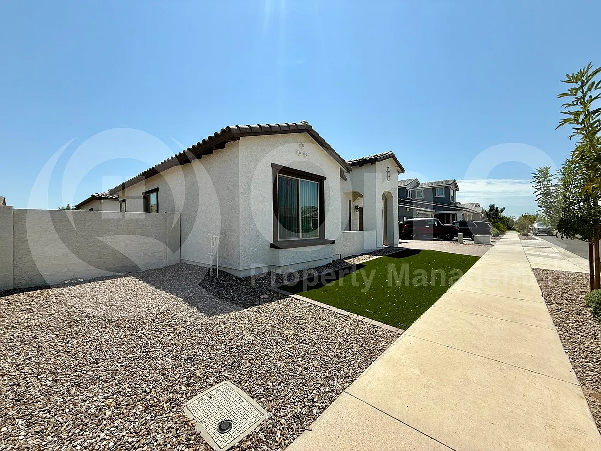 3 bed, 2.5 bath, 3160 sqft, $3,299 — Photo 3