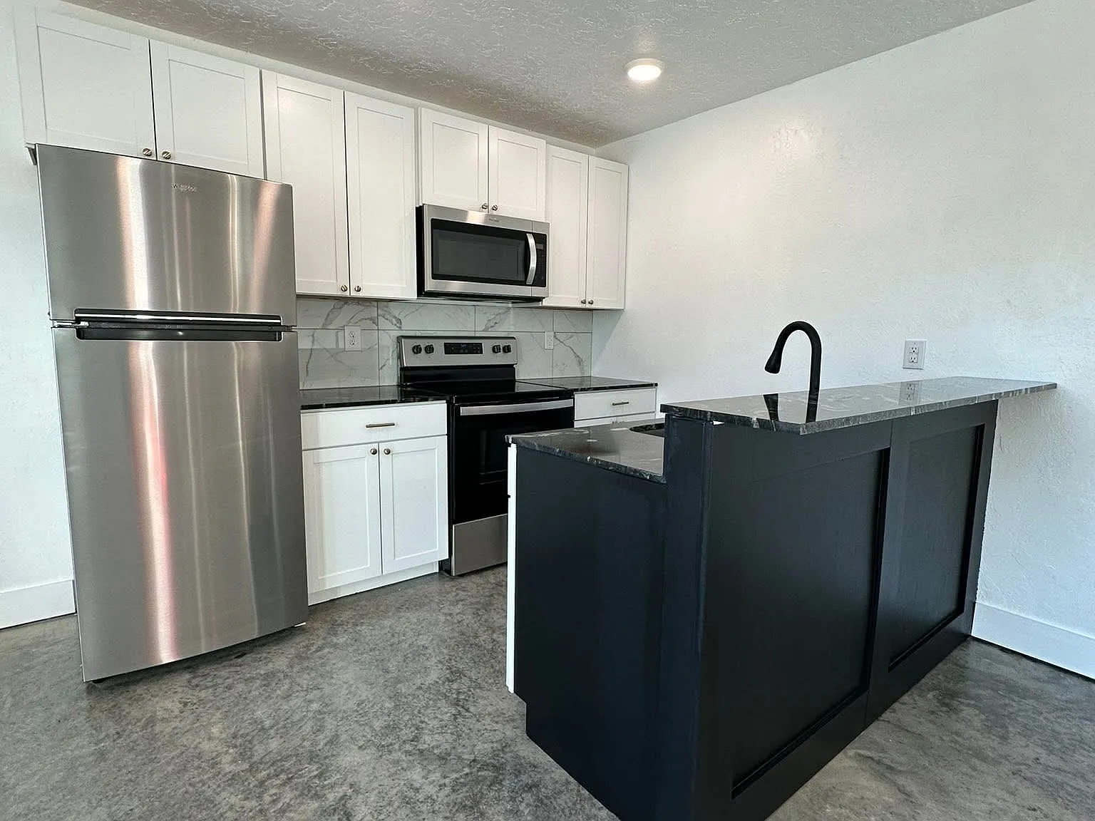 3 bed, 100 sqft, $1,340 — Photo 2