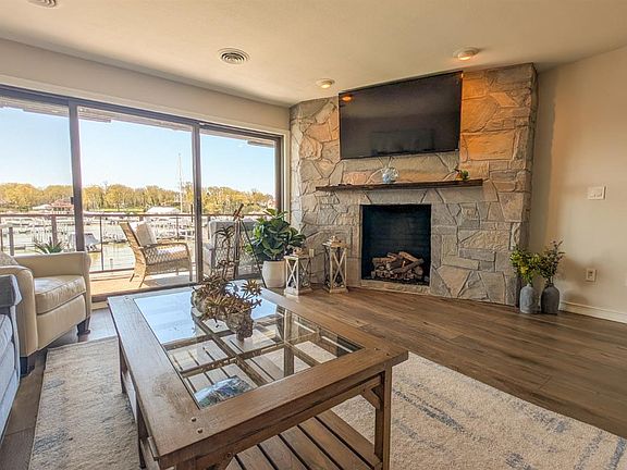 5th image of 3246 N Marina View Dr