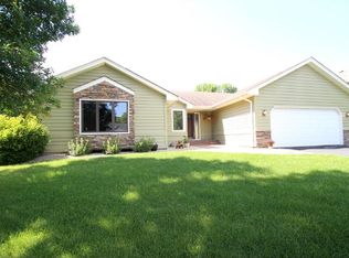 1491 Heron Dr, Chanhassen, MN 55317