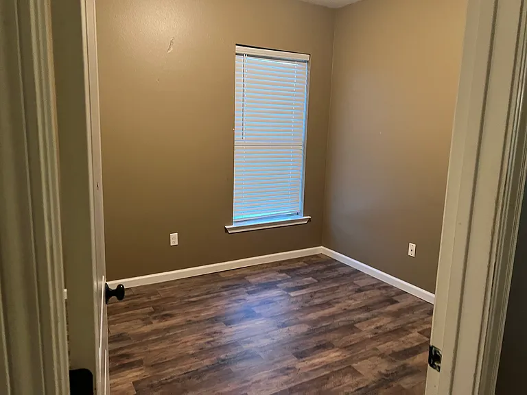 102 Petal Ave — Photo 10