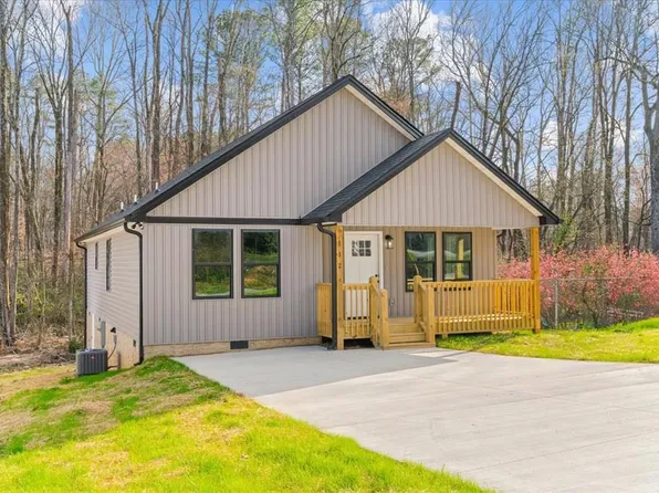 112 Robinhood Dr, Dalton, GA 30721