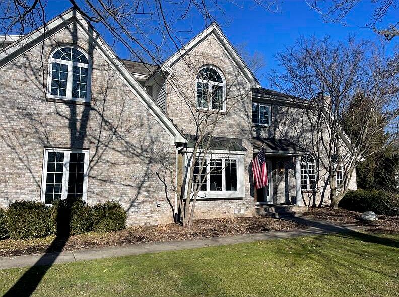 1st image of 110 Mercer Dr SE