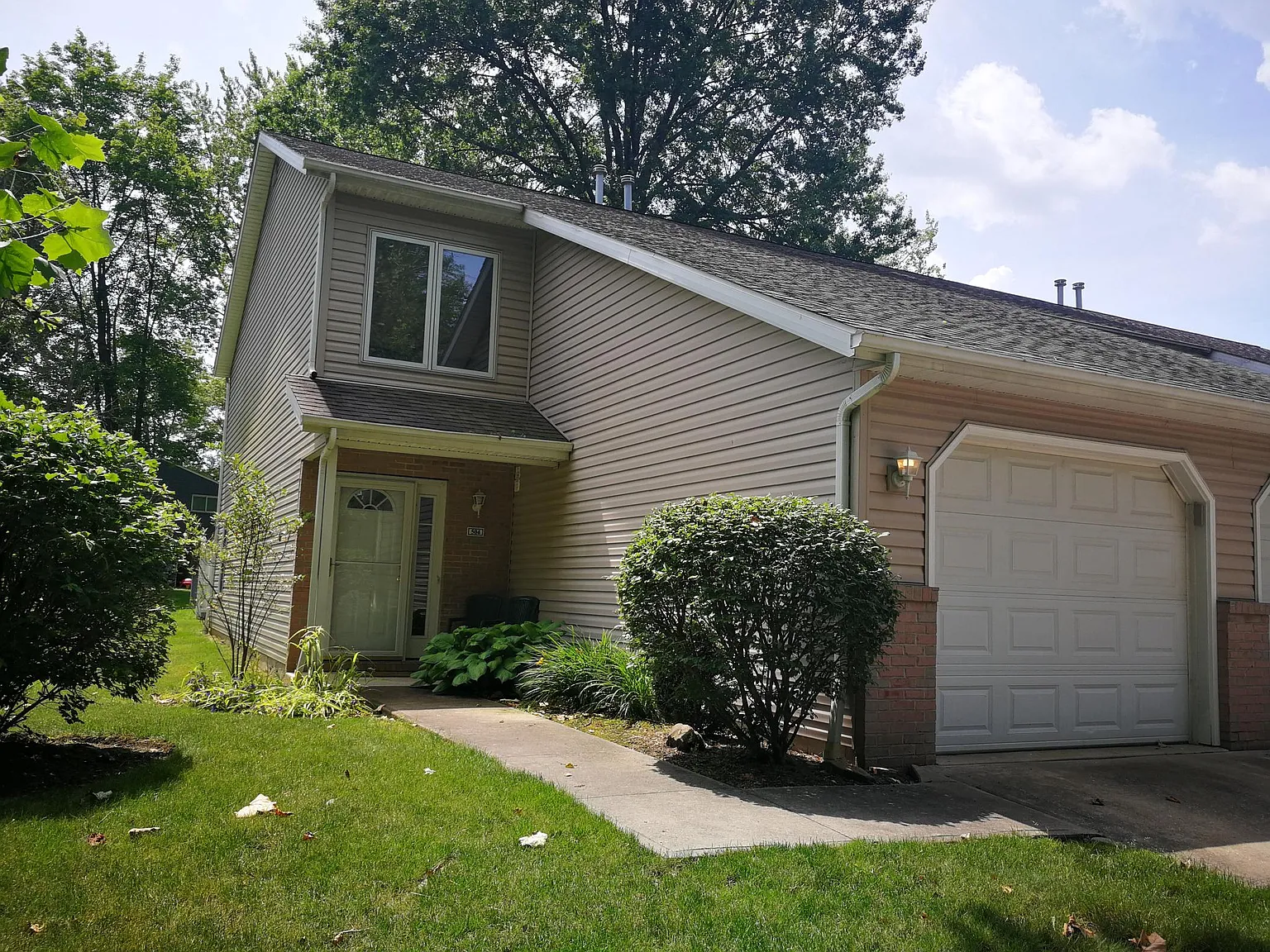 2 bed, 1.5 bath, 1472 sqft, $1,995 — Photo 1