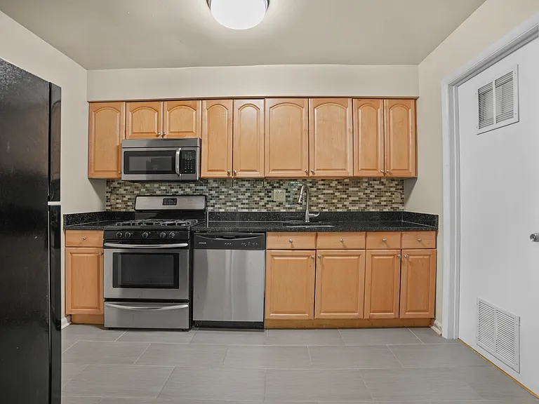 9695 Hitching Post Ln #H — Photo 22