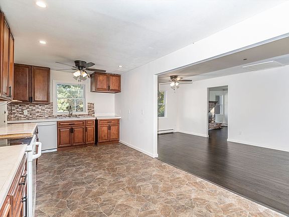 5th image of 42 Lewin Dr