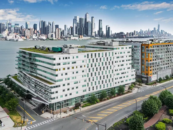 800 Avenue At Port Imperial image 38 of 41