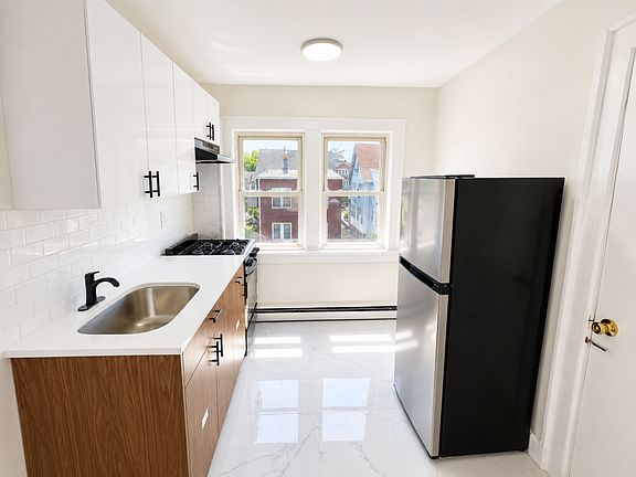 2nd image of 288 Weequahic Ave Floor 3