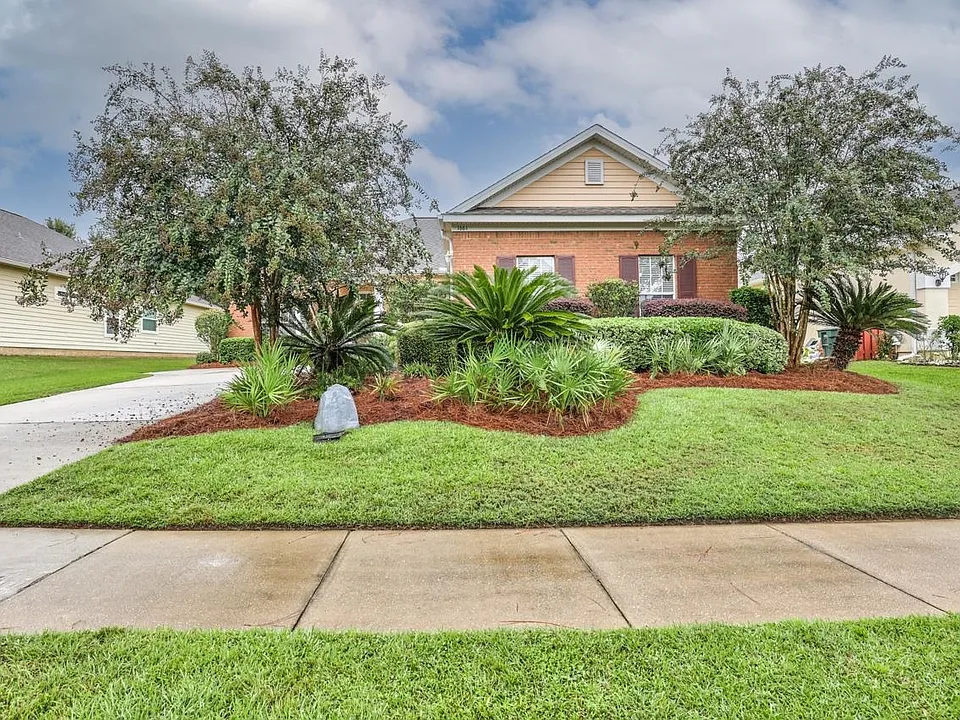 1661 Harbor Club Dr