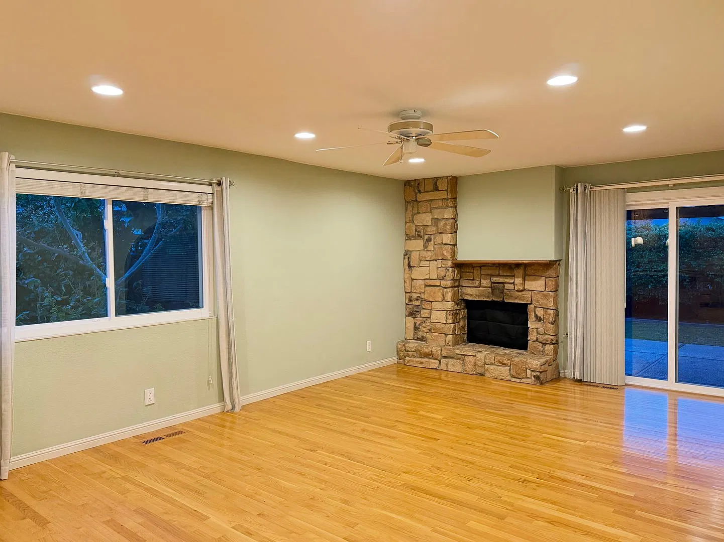 Home in Pleasanton Available Now! — Photo 4