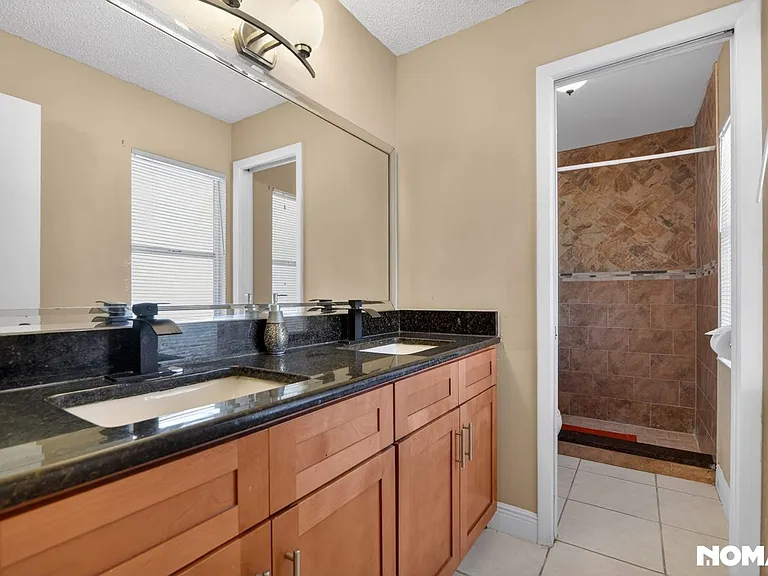 293 Chicago Woods Cir #B — Photo 3