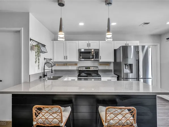1025 Willow Tree Dr Unit B, Las Vegas, NV 89128
