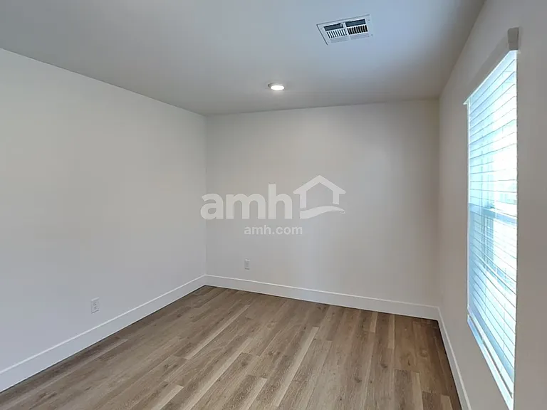 5813 Casterly Rock St — Photo 13
